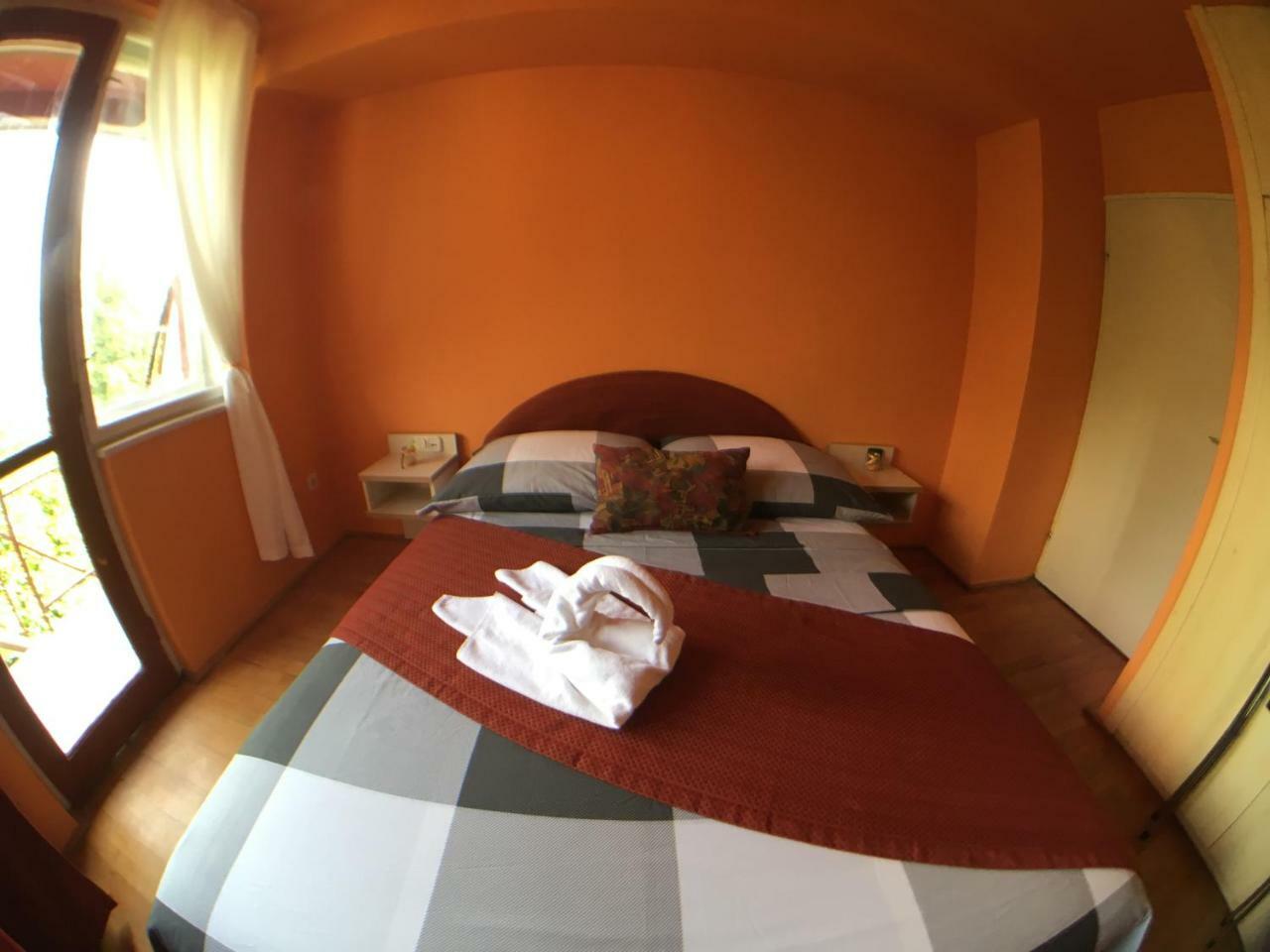 Balatoni Retro Villa บาลาตอนเฟนีแวช ภายนอก รูปภาพ
