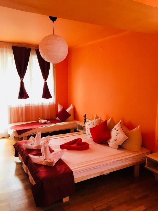 Balatoni Retro Villa บาลาตอนเฟนีแวช ภายนอก รูปภาพ