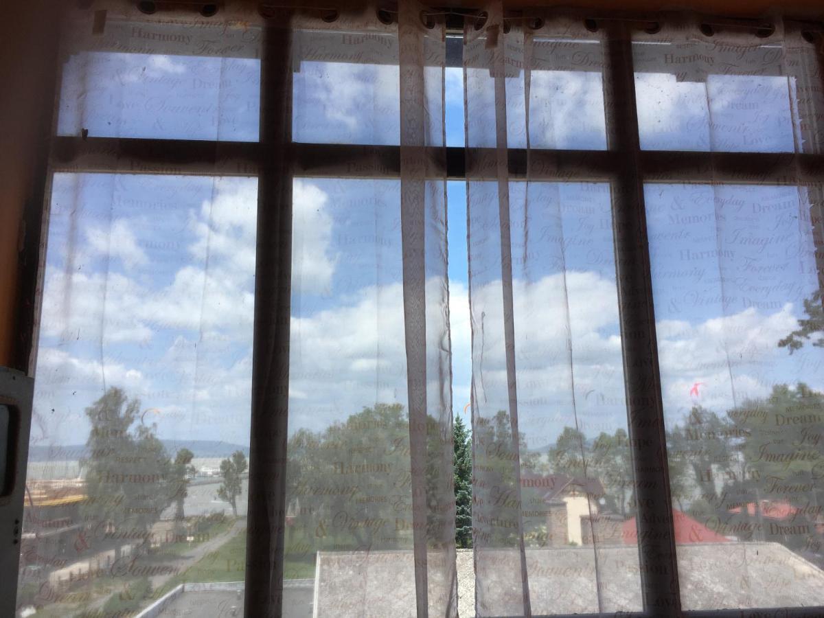 Balatoni Retro Villa บาลาตอนเฟนีแวช ภายนอก รูปภาพ